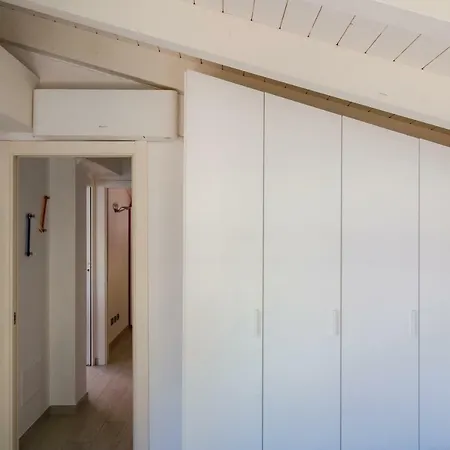 La Casa Del Lago-first Floor Feriehus